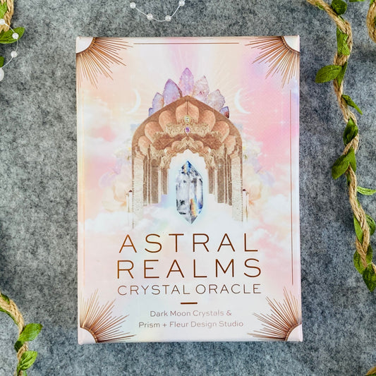 Astral Realms: Crystal Oracle Cards (Sara Lindberg)